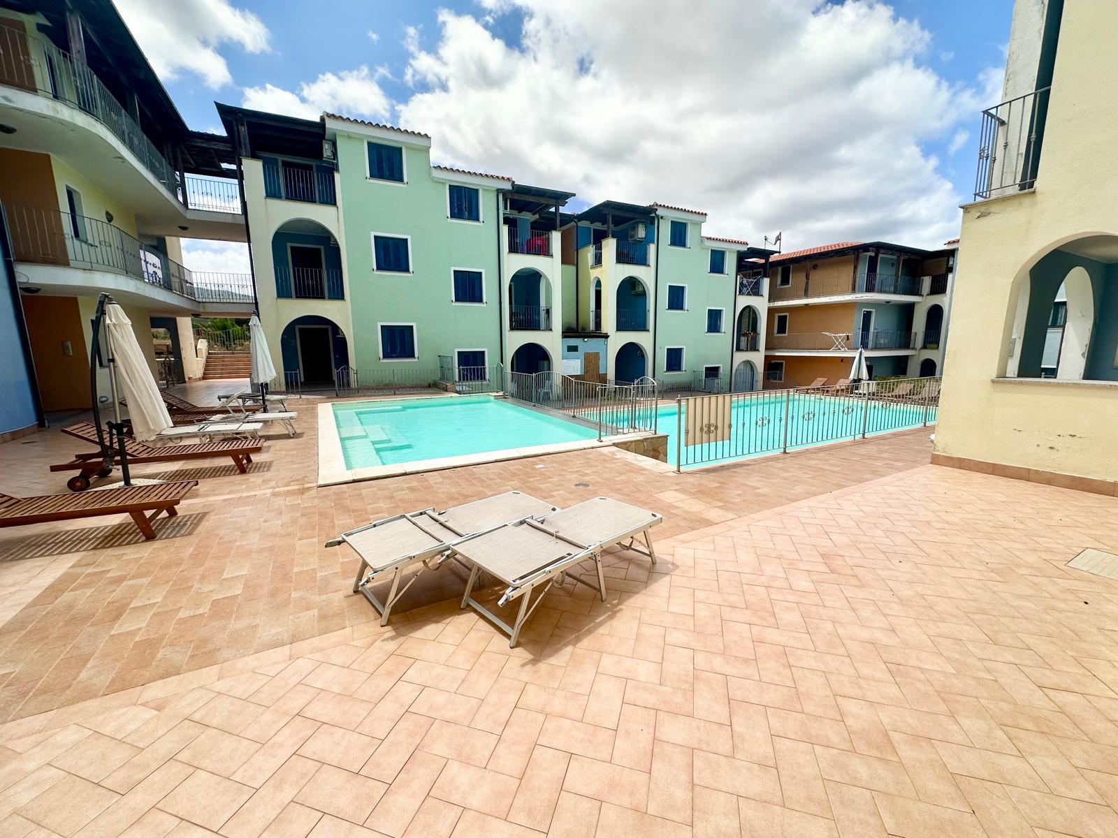 Vendesi Grazioso Appartamento con Piscina