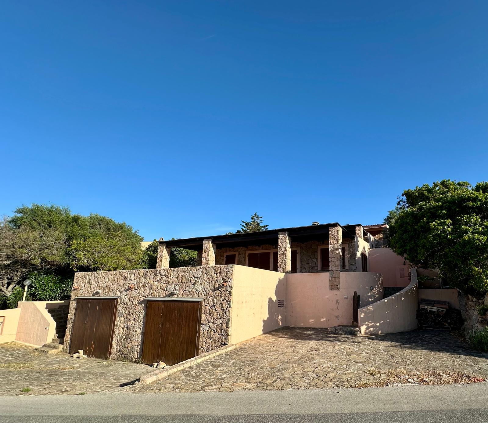 Vendesi villa caposchiera a Costa Paradiso